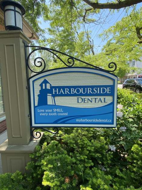 Harbourside Dental sign